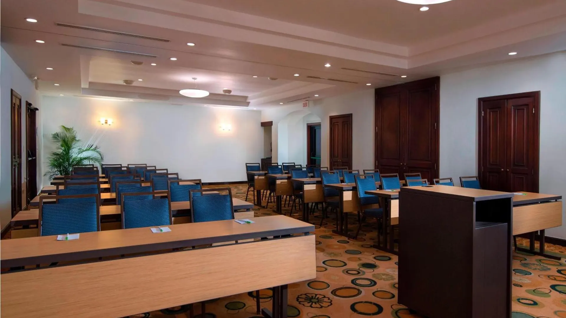Courtyard By Marriott Santo Domingo Hotel 3*,
