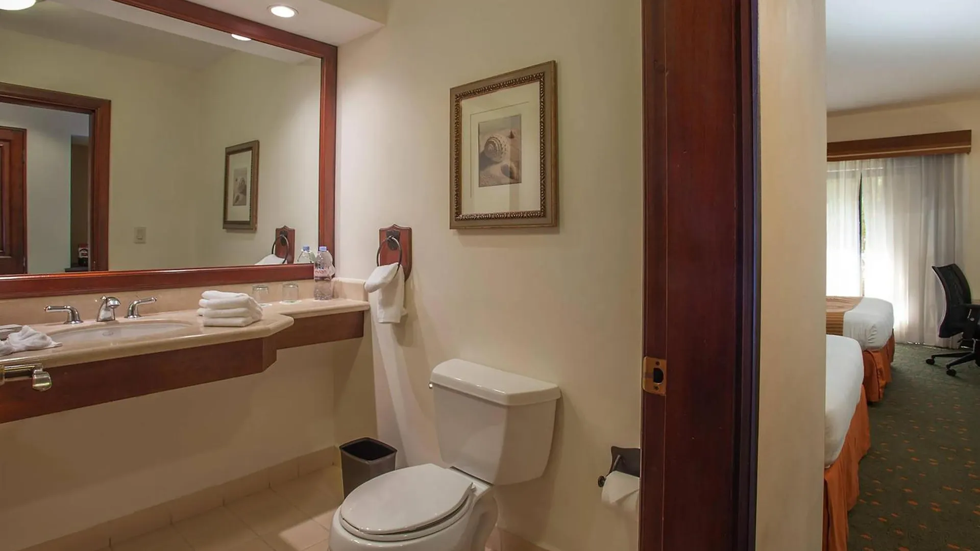 Courtyard By Marriott Santo Domingo Hotel